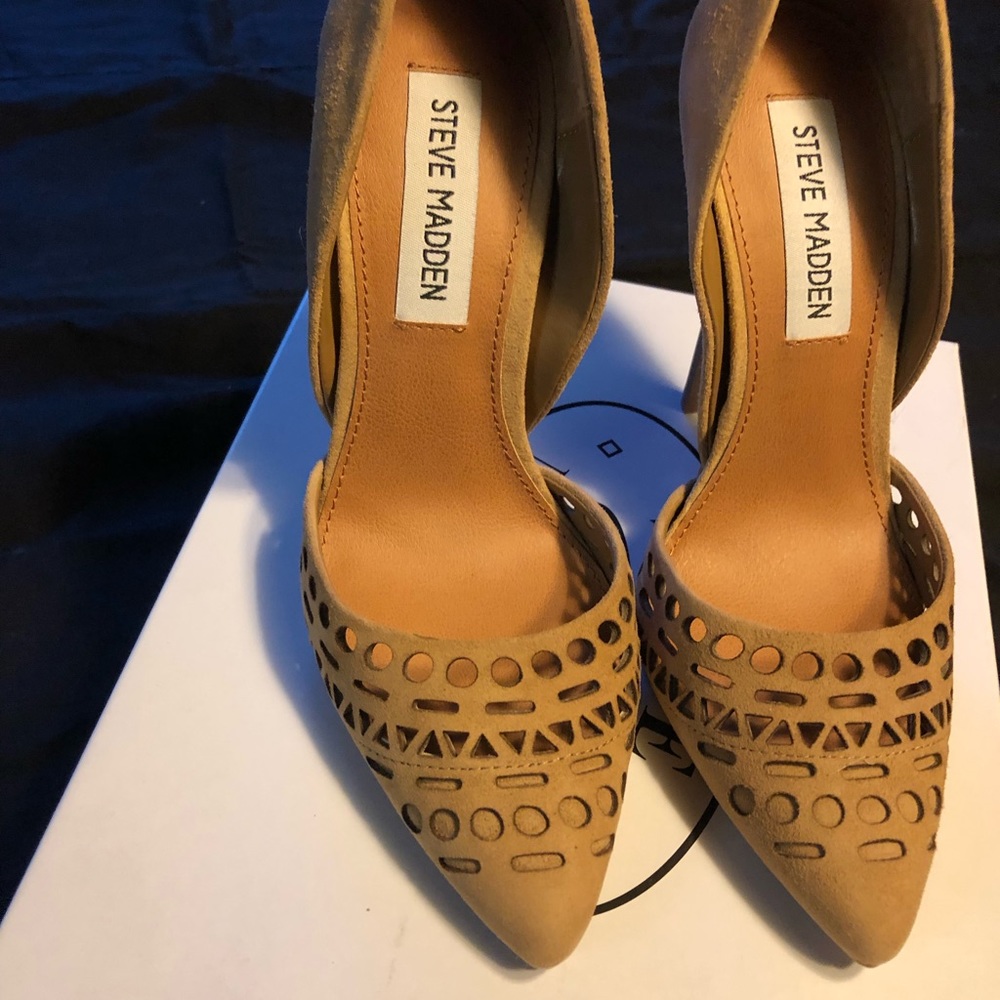 Suede Pumps! - Picture 7 of 7